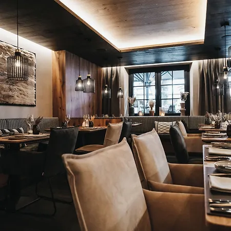 Johann 4* سخلادميخ